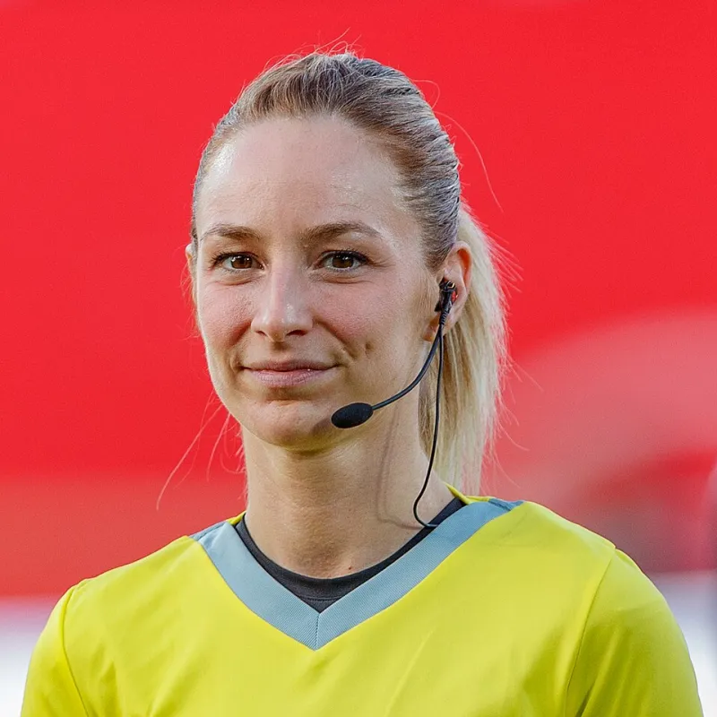 Cartellini nel Calcio Femminile: Il Mercato Ignorato che Nasconde Quote d'Oro